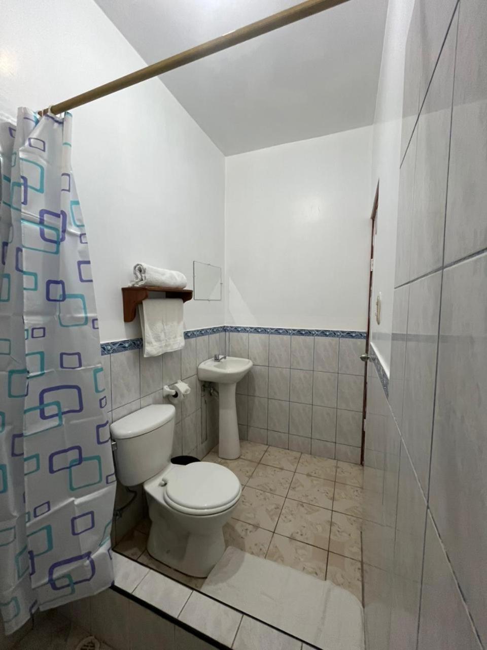 Hostal Neptuno - Poseidon Puerto Villamil Exterior photo